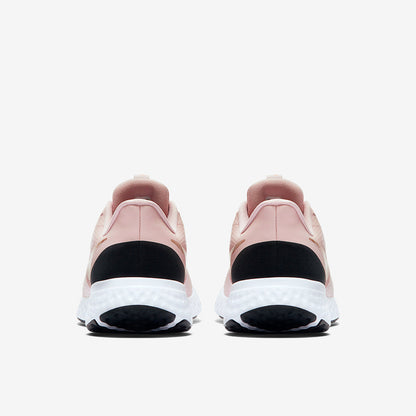 Nike Womens Revolution 5