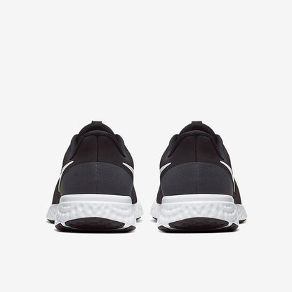 Nike Revolution 5