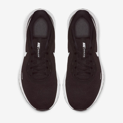 Nike Revolution 5