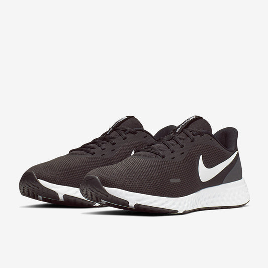 Nike Revolution 5