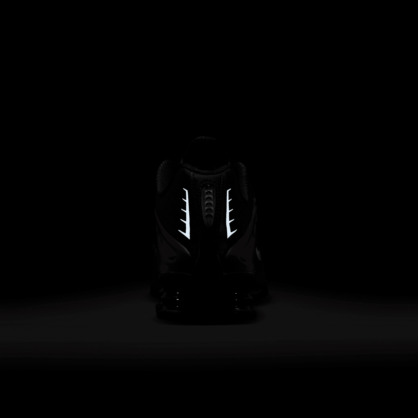 Women's Nike Shox R4 "Black Team Red"
