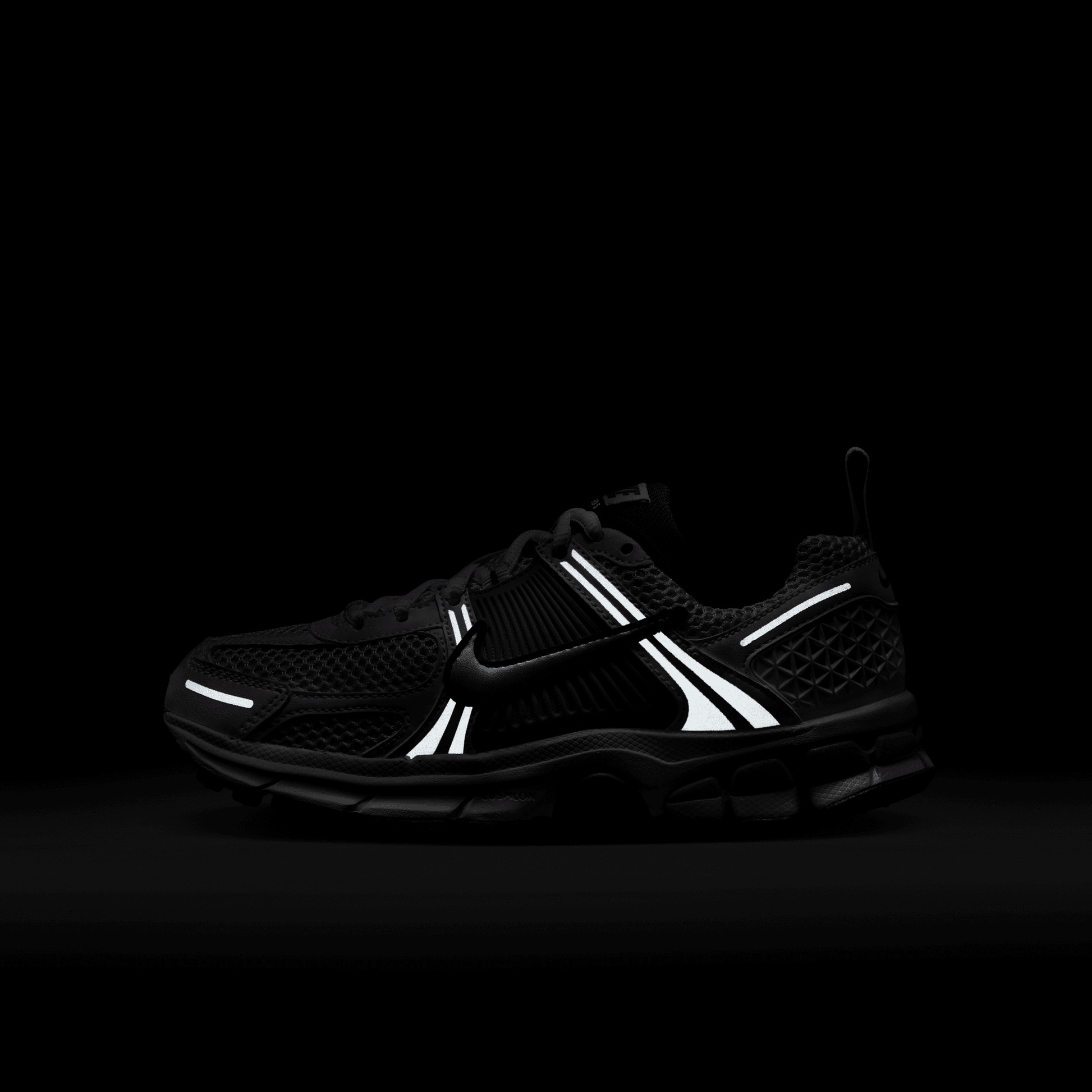 Big Kids' Nike Vomero 5 "Hot Fuchsia"