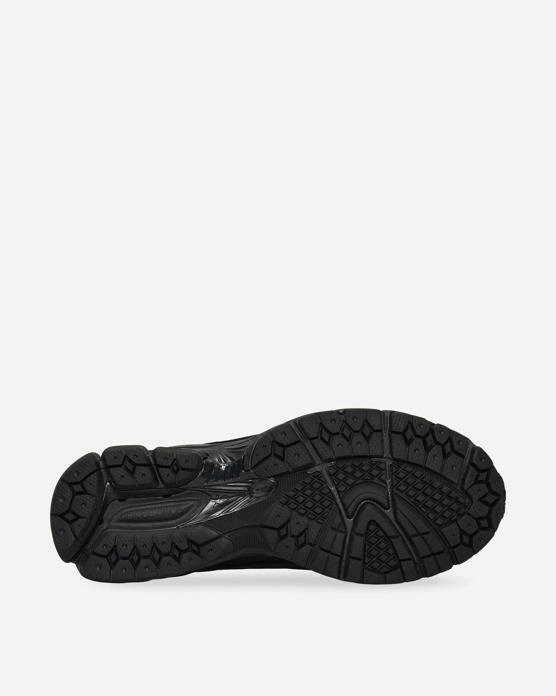 1906L Sneakers Black